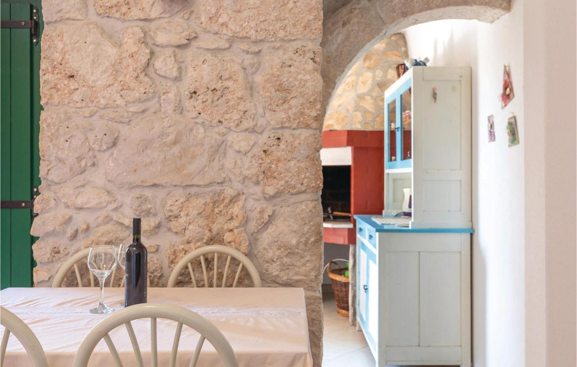 Awesome Home In Podgora With Kitchen Exterior foto