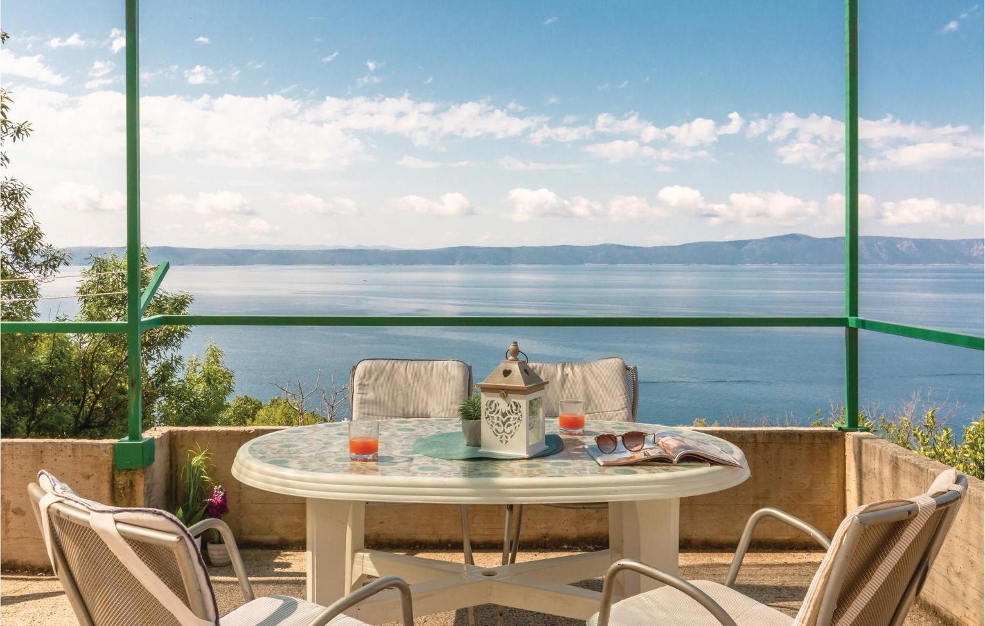 Awesome Home In Podgora With Kitchen Exterior foto